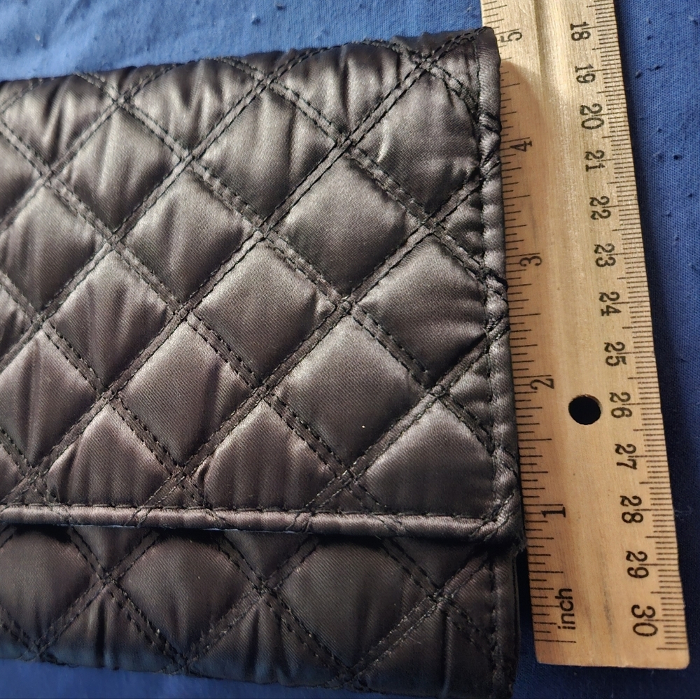 Chic Quilted Clutch in Luxurious Silver - Picture 11 of 12